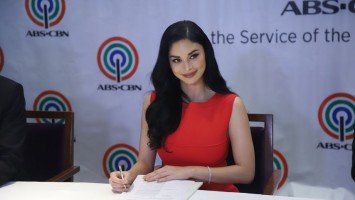 Pia Wurtzbach shows that she can have bad days too via her vlog in Bangkok