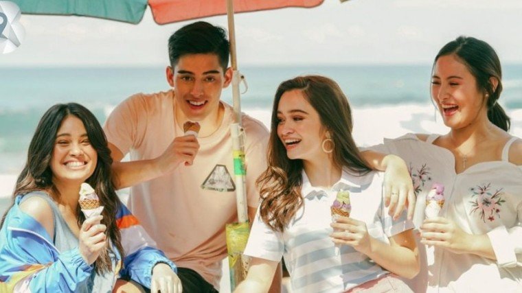 Leila, Angelina, and Magui enjoyed sorbetes in La Union with fellow Benchsetter Bryce Dyer.