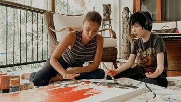 Solenn Heussaff paints with Jennylyn Mercado’s son Jazz
