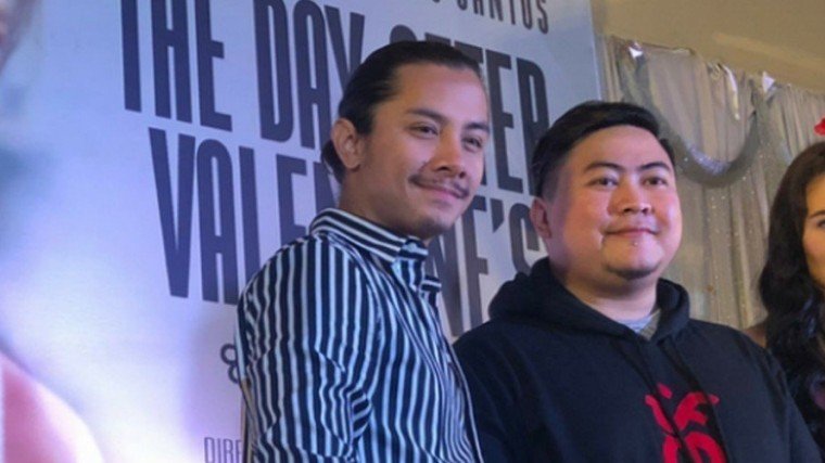 Lead stars JC Santos (left) and Bela Padilla (right) posing for the customary group shot with their film’s director Jason Paul Laxamana during the August 2 press conference of The Day After Valentine’s held at the Le Revé Pool Party Venue & Events Place in Quezon City.